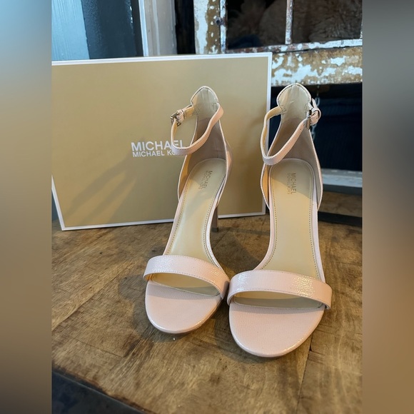 ✨ New in Box ✨ Michael Kors Harper Heels Soft Pink Embossed Leather – Size 8.5M - Picture 3 of 8